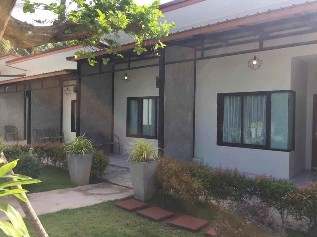 Seesea Resort Satun Bagian luar foto
