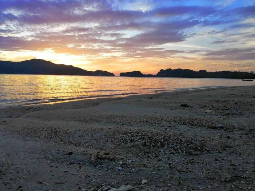Seesea Resort Satun Bagian luar foto