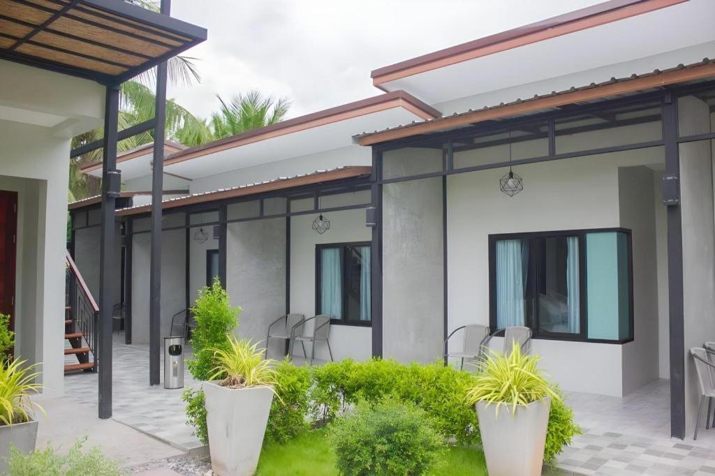 Seesea Resort Satun Bagian luar foto